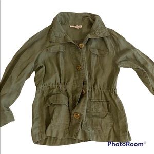 army green button down , cinched, light-weight jacket